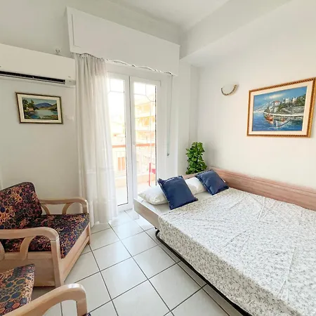 Central Apartment By The Beach Loutraki  Exterior photo