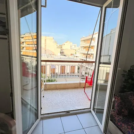 Central Apartment By The Beach Loutraki  Exterior photo