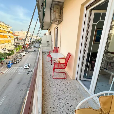 Central Apartment By The Beach Loutraki  Exterior photo