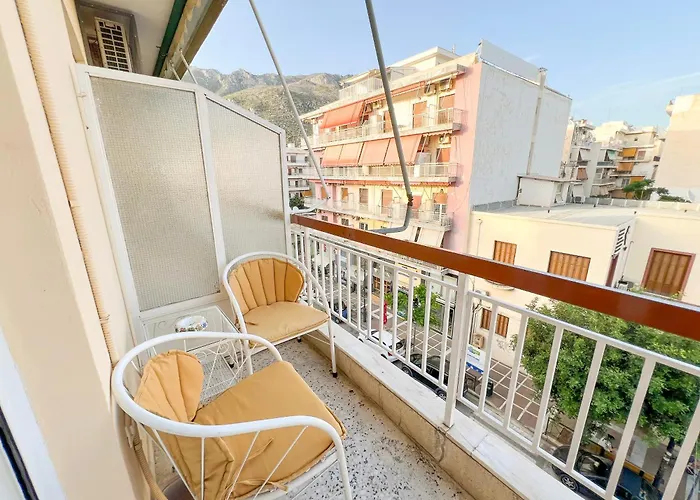 Central Apartment By The Beach